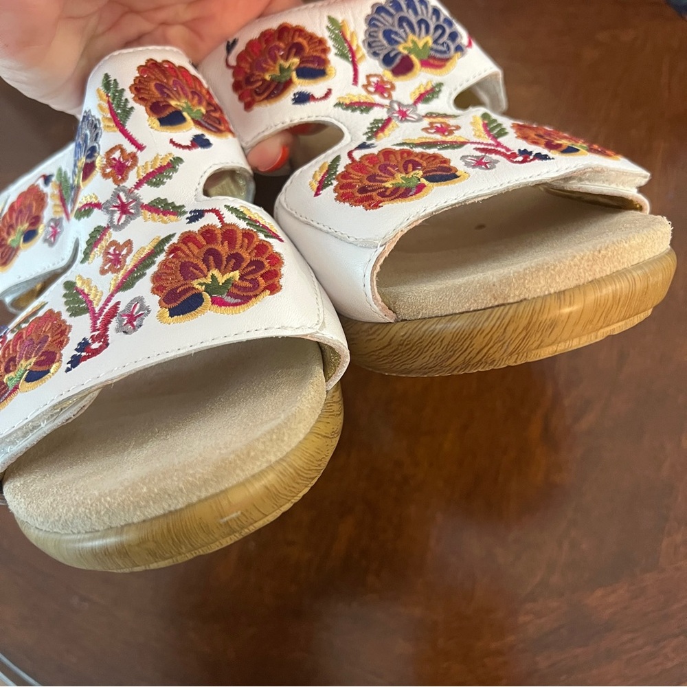 Alegria Linn needles and pins Embroidered Floral Sandals White Leather Size 10 - Picture 6 of 8